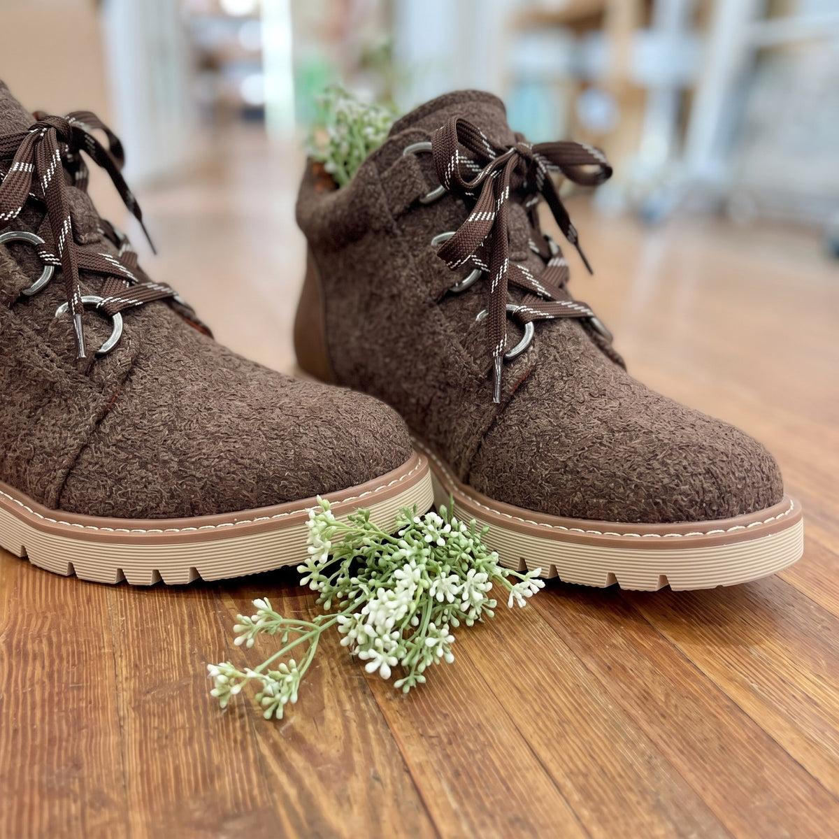 Campfire Lace Up Boot | Mocha Texture — Detail close-up