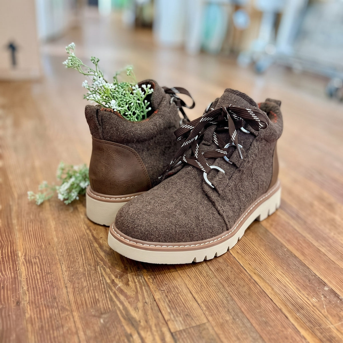 Campfire Lace Up Boot | Mocha Texture — Front view
