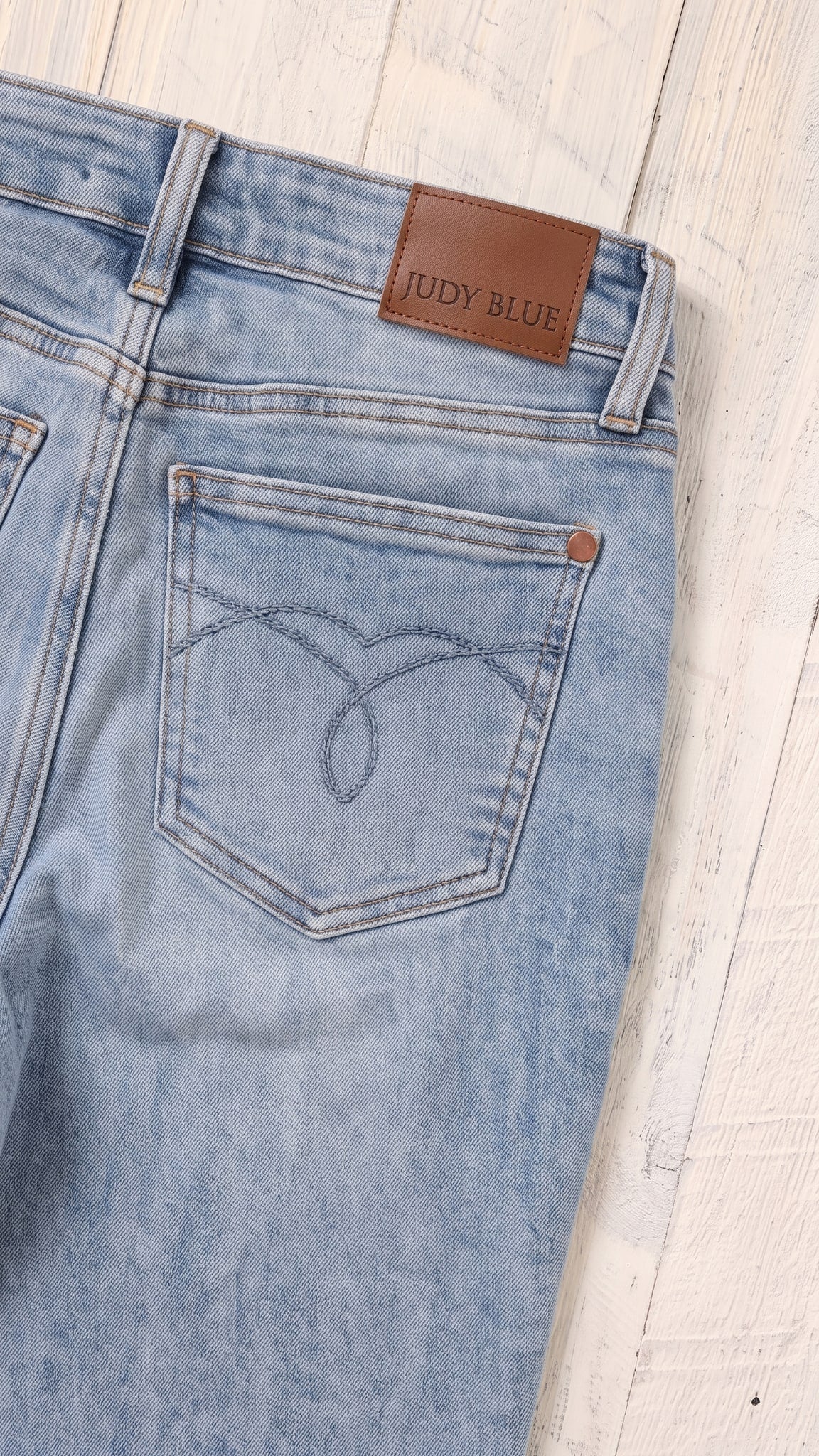 Judy Blue Mid Rise Rigid Magic Straight | Medium Wash — Back pocket detail