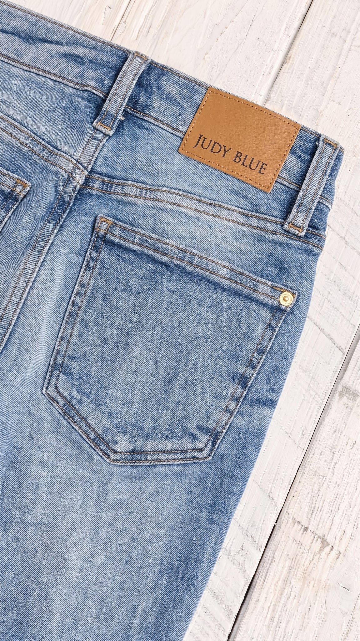 Judy Blue Peggy Ankle Straight | Break Through Blue — Back pocket detail
