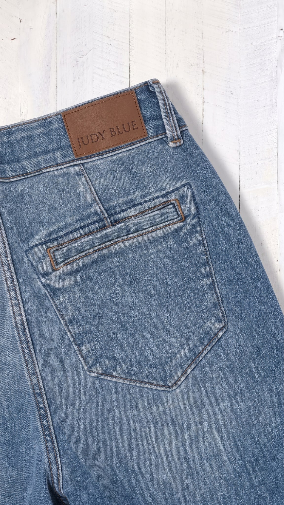 HW Column Trouser Styling | Short Length — Back pocket detail