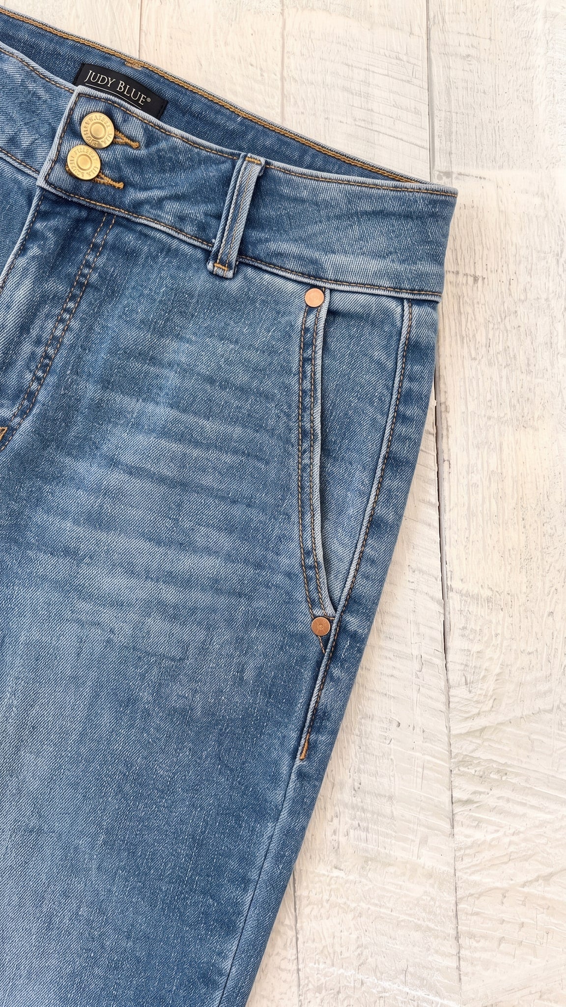 HW Column Trouser Styling | Short Length — Front pocket detail