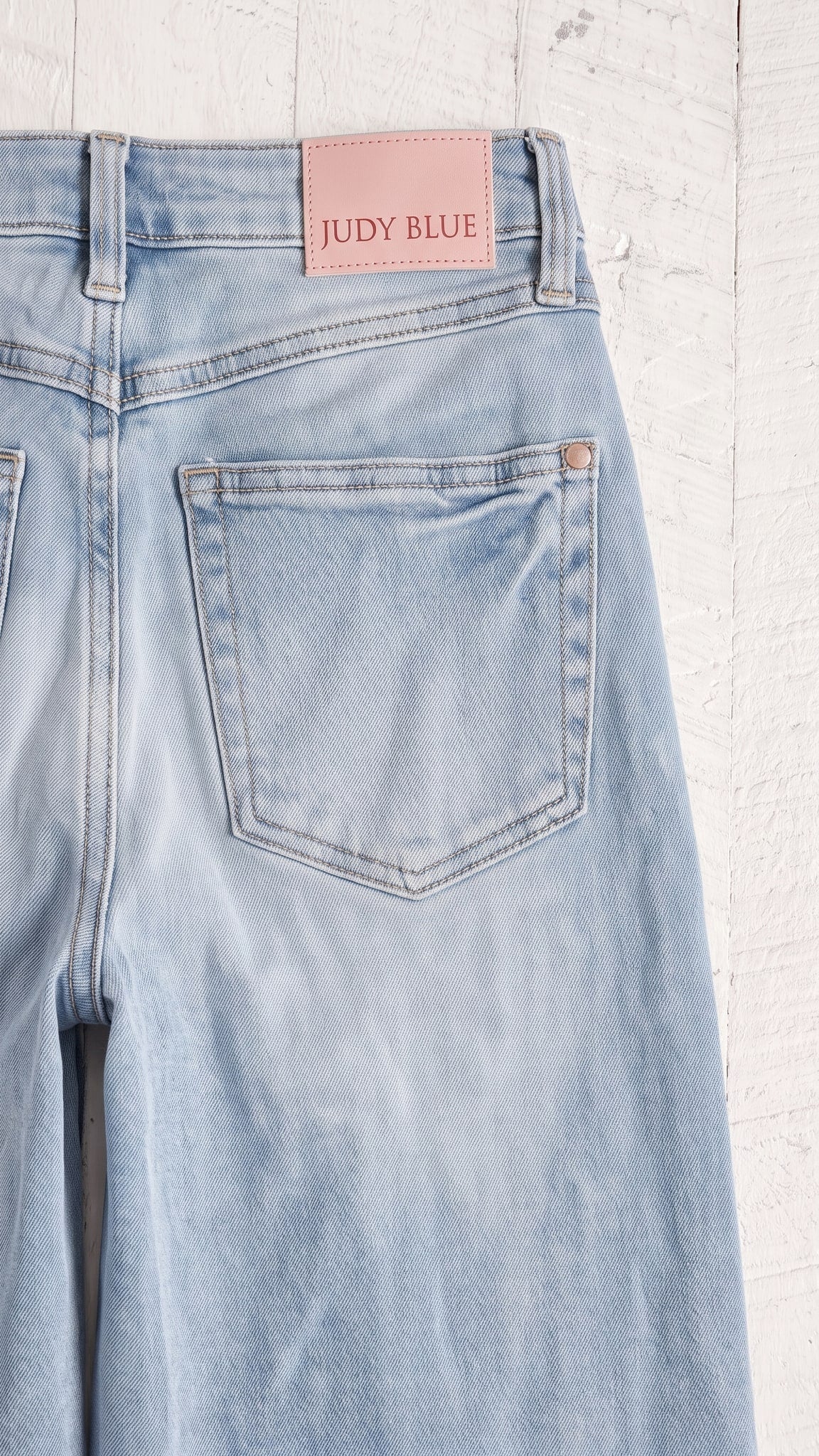 Judy Blue High Waisted Petite Retro Wide Leg with Curve Coin Pocket | Light — Back pocket detail