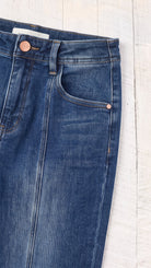 Risen Mid Rise Stretchy Wide Leg Jeans | Dark — Front pocket detail
