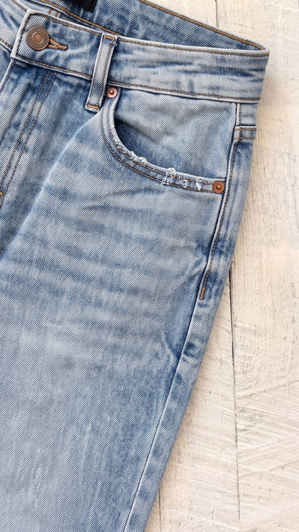Judy Blue Mid Rise Rigid Magic Straight | Medium Wash — Front pocket detail