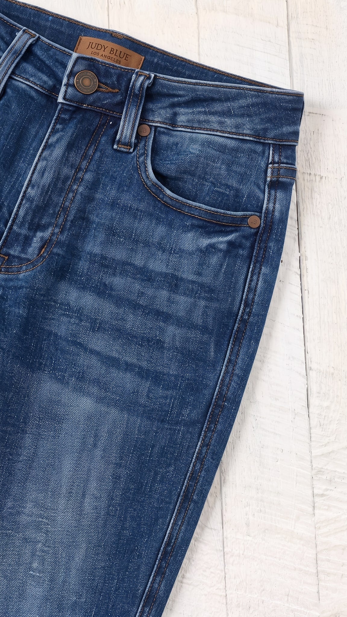 Judy Blue High Waisted Tummy Control Bootcut | Dark Wash — Front pocket detail