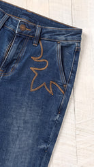 Judy Blue Daisy Bootcut | Saddle Blue — Front pocket detail