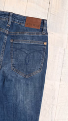 Judy Blue Daisy Bootcut | Sunset Ride — Back pocket detail