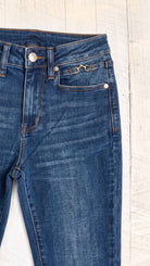 Judy Blue Daisy Bootcut | Sunset Ride — Front pocket detail